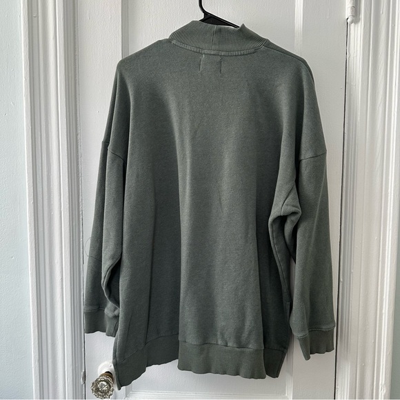 American Eagle Ahh-mazingly Soft Oversized Turtleneck Sweater Size Medium - Picture 3 of 6